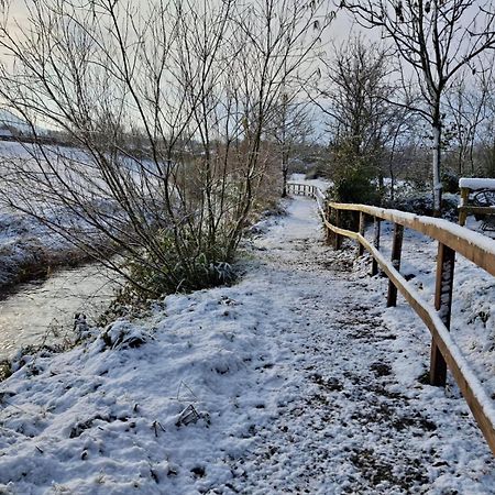 Riverside Cabin Limerick Luaran gambar