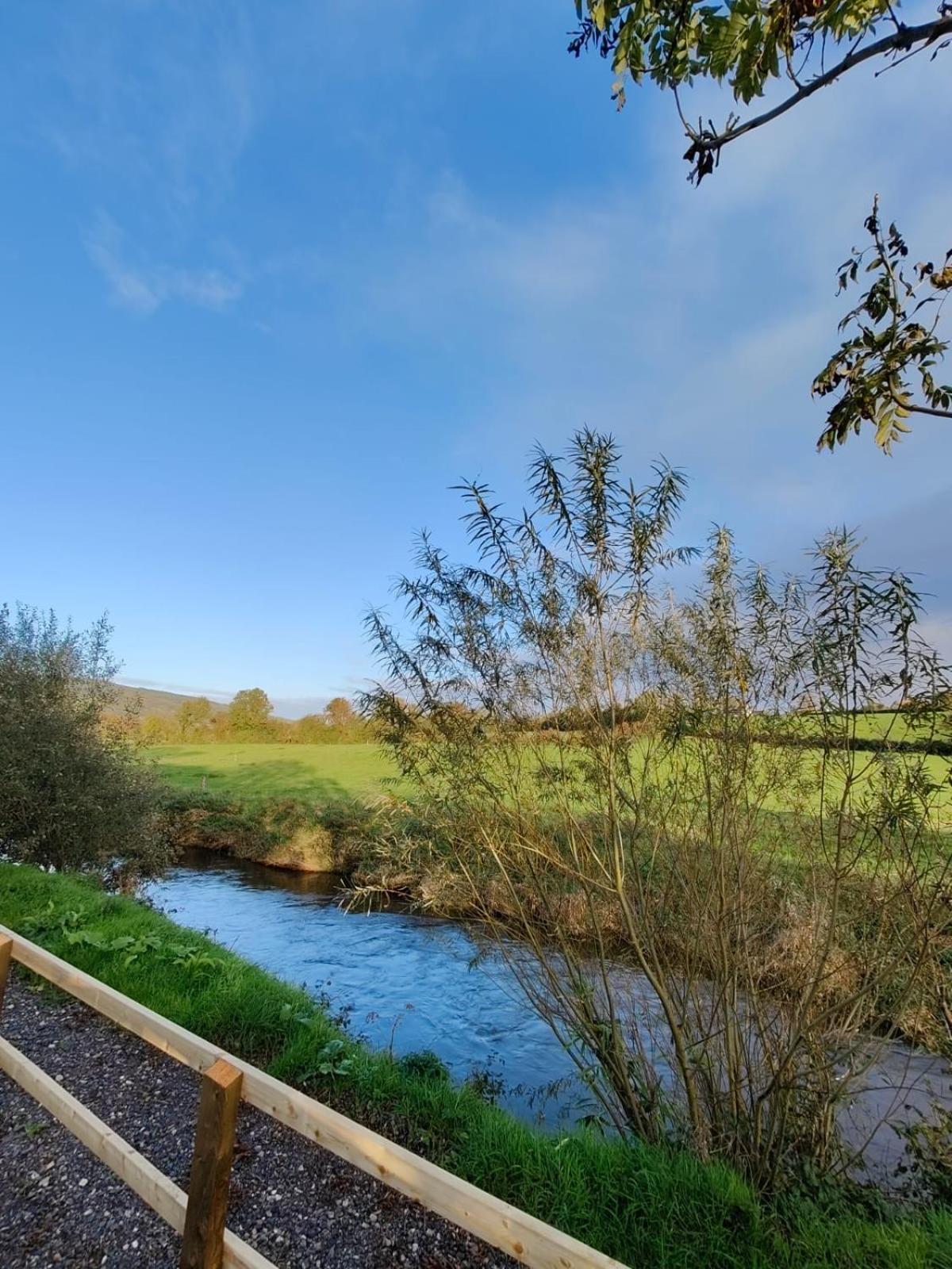 Riverside Cabin Limerick Luaran gambar